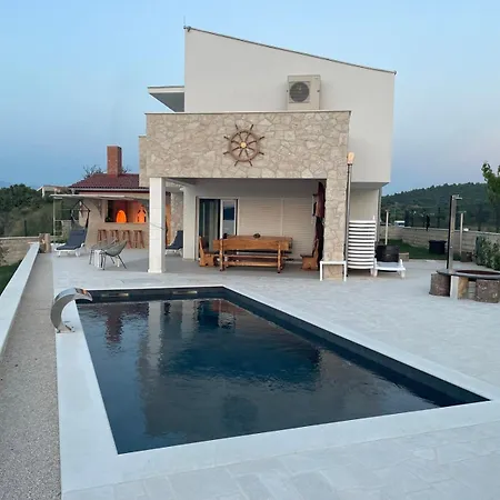 Maritime - Exklusive Strandvilla Mit Beheiztem Pool, Grillhuette & Meerblick Bei Zadar