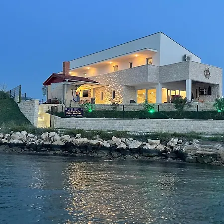 Maritime - Exklusive Strandvilla Mit Beheiztem Pool, Grillhuette & Meerblick Bei Zadar