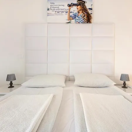 빌라 Maritime - Exklusive Strandvilla Mit Beheiztem Pool, Grillhuette & Meerblick Bei Zadar Ljubač