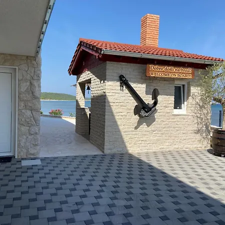 Maritime - Exklusive Strandvilla Mit Beheiztem Pool, Grillhuette & Meerblick Bei Zadar 빌라 *